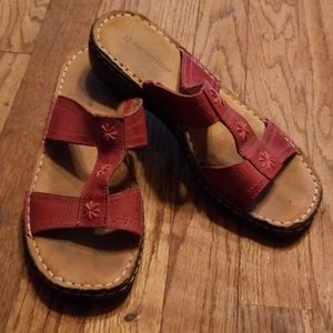 Women's 8.5 red naturalizer sandal